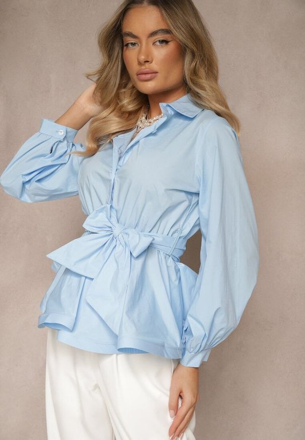 Renee - Niebieska Koszula Wiązana w Talii Paskiem Laniviel. Kolor: niebieski