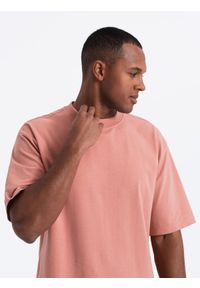 Ombre Clothing - Bawełniany t-shirt męski LOOSE FIT z okrągłym dekoltem – różowy V5 - Rozmiar: M. Okazja: na co dzień. Kolor: różowy. Materiał: bawełna. Styl: casual #6