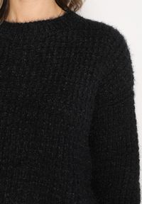 Born2be - Czarny Dzianinowy Sweter z Warkoczykowym Splotem Akina. Kolor: czarny. Materiał: dzianina. Długość rękawa: długi rękaw. Długość: długie. Wzór: ze splotem