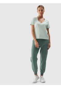 4f - Spodnie dresowe joggery damskie. Kolor: zielony. Materiał: dresówka. Długość: długie. Wzór: gładki #1