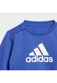 Adidas - Badge of Sport Jogger Set. Okazja: na co dzień. Kolor: niebieski, wielokolorowy, biały. Materiał: polar, dresówka. Styl: sportowy