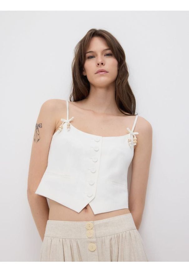 Reserved - Top na ramiączkach - biały. Kolor: biały. Materiał: len, wiskoza, tkanina. Długość rękawa: na ramiączkach