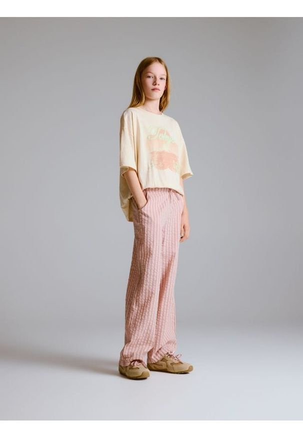 Reserved - Spodnie z gniecionej tkaniny - wielobarwny. Materiał: tkanina