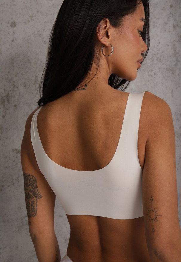 Renee - Biały Sportowy Biustonosz z Usztywnieniem Ozdobiony Siateczkową Wstawką Edalissa. Kolor: biały. Rodzaj stanika: wyciągane miseczki. Wzór: aplikacja