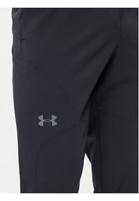 Under Armour Spodnie dresowe Ua Unstoppable Tapered Pants 1352028-001 Czarny Fitted Fit. Kolor: czarny. Materiał: syntetyk