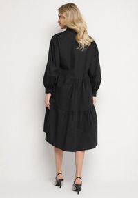 Born2be - Czarna Bawełniana Sukienka Koszulowa o Rozkloszowanym Kroju Olenias. Okazja: na co dzień. Kolor: czarny. Materiał: bawełna. Typ sukienki: koszulowe. Styl: casual #3