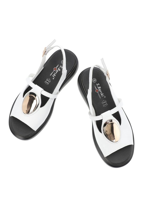 S.Barski - Sandały damskie S. Barski, na platformie skózane z ozdobą i ze sprzączką, białe, GR51-603. Okazja: na co dzień. Zapięcie: sprzączka. Kolor: biały. Wzór: aplikacja. Sezon: lato. Obcas: na platformie. Styl: elegancki, casual
