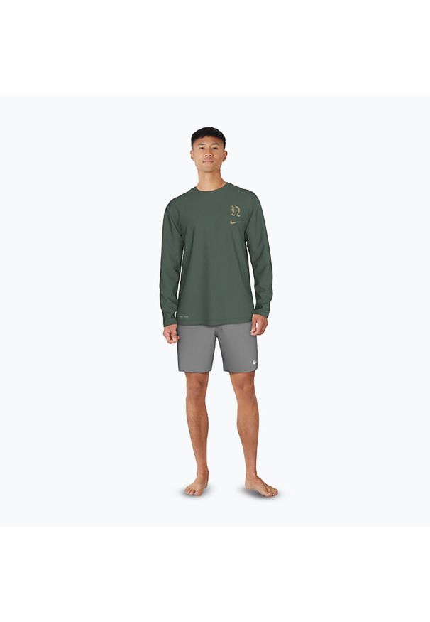 Longsleeve męski Nike Luxe Letter Hydroguard. Kolor: zielony. Długość rękawa: długi rękaw