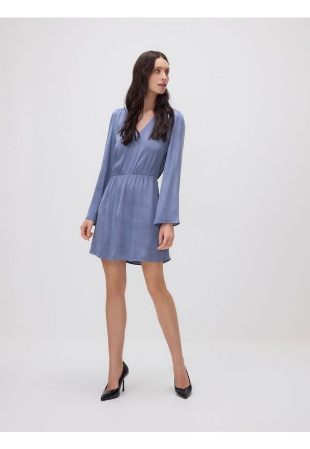 Reserved - Sukienka mini z lyocellem - granatowy. Kolor: niebieski. Materiał: tkanina. Długość: mini
