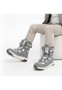 Big-Star - Śniegowce damskie Big Star, cholewka z materiału tekstylnego z ociepleniem i wykończeniem z imitacji futra oraz sznurowaniem gruba podeszwa z wyraźny. Kolor: szary. Materiał: materiał, futro. Szerokość cholewki: normalna. Sezon: zima. Styl: młodzieżowy #1