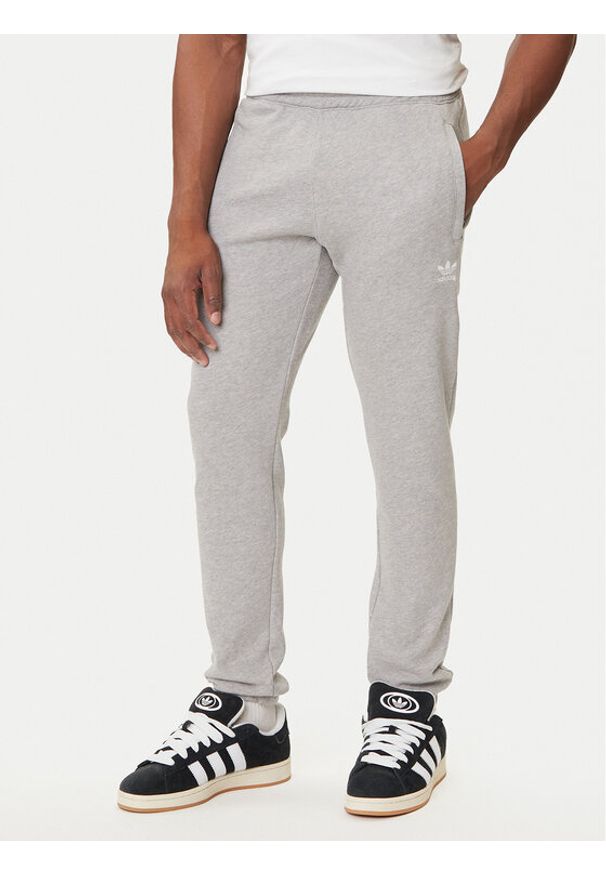 Adidas - adidas Spodnie dresowe Trefoil Essentials JY6271 Szary Slim Fit. Kolor: szary. Materiał: bawełna