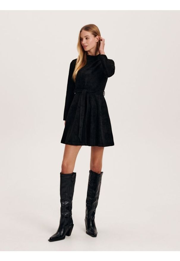 Reserved - Welurowa sukienka mini - czarny. Kolor: czarny. Materiał: welur. Długość: mini