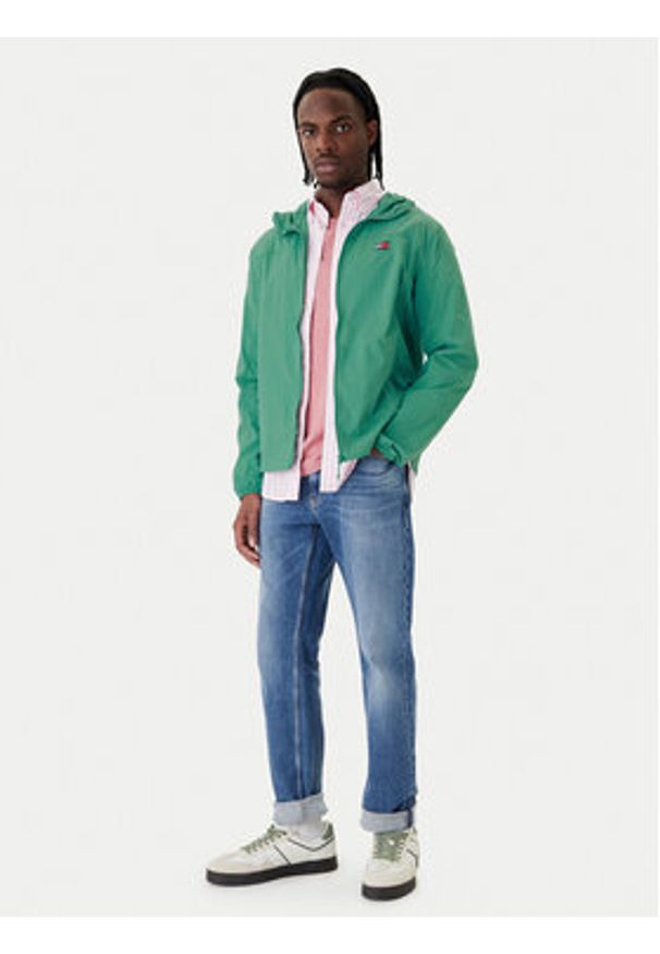 Tommy Jeans Kurtka przejściowa DM0DM23112 Zielony Regular Fit. Kolor: zielony. Materiał: syntetyk