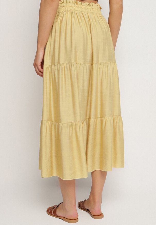 Born2be - Żółta Wiskozowa Spódnica o Rozkloszowanym Kroju z Wiązaniem Elliriele. Okazja: na co dzień. Kolor: żółty. Materiał: wiskoza. Styl: elegancki, casual