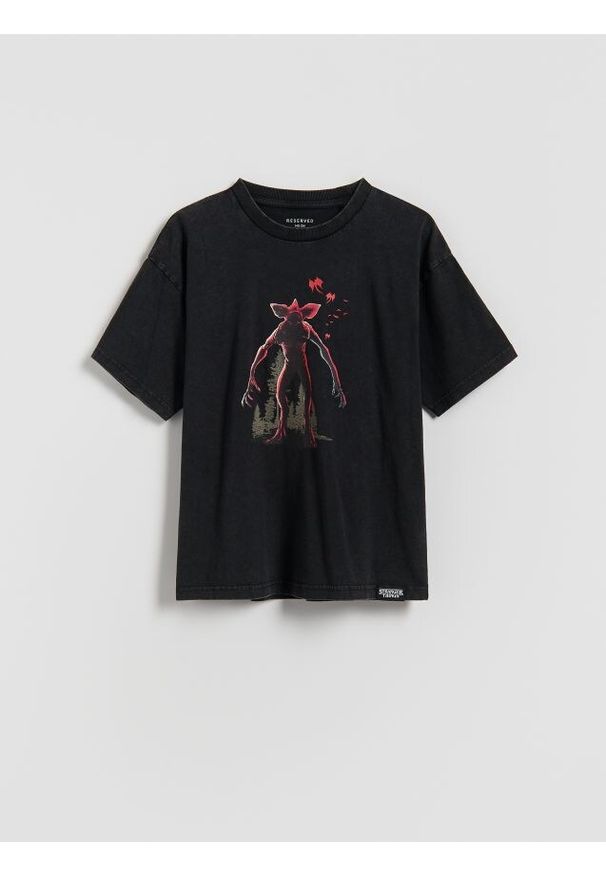 Reserved - T-shirt Stranger Things - czarny. Kolor: czarny. Materiał: dzianina, bawełna