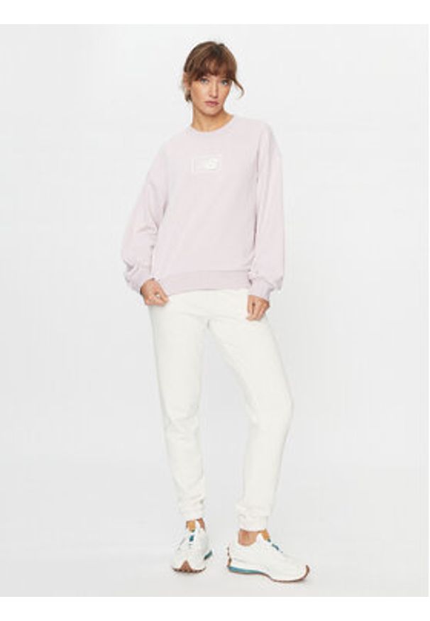 New Balance Bluza Essentials French Terry Crew WT33514 Fioletowy Regular Fit. Kolor: fioletowy. Materiał: syntetyk, bawełna