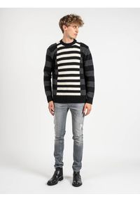 Les Hommes Sweter | LLK113-654U | Wool Stripes Round Neck Jumper | Mężczyzna | Czarny, Biały, Szary. Okazja: na co dzień. Kolor: biały, wielokolorowy, czarny, szary. Materiał: wełna, poliamid. Wzór: aplikacja. Styl: casual #1