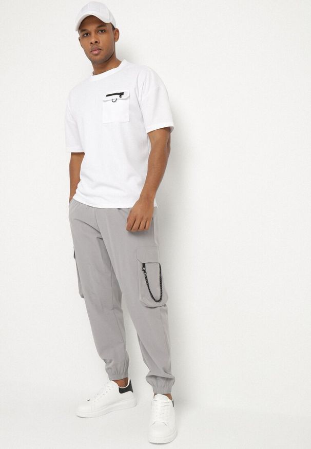 Born2be - Ciemnoszare Spodnie Cargo z Odpinanym Łańcuchem Efandrel. Kolor: szary