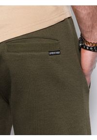 Ombre Clothing - Krótkie spodenki męskie z kieszeniami - ciemnooliwkowe V16 OM-SRBS-0109 - XXL. Kolor: oliwkowy. Materiał: bawełna, poliester, dzianina. Długość: krótkie #2