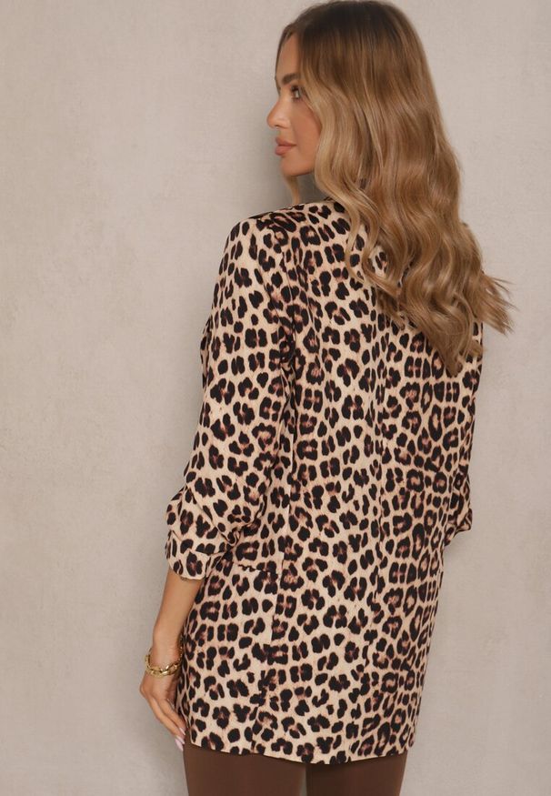 Renee - Beżowa Marynarka z Krótszymi Rękawami 3/4 w Panterkę Pudełkowa Tormille. Okazja: na co dzień, na spotkanie biznesowe. Kolor: brązowy. Materiał: jeans. Długość rękawa: krótki rękaw. Długość: krótkie. Wzór: motyw zwierzęcy. Sezon: wiosna, lato. Styl: casual, elegancki, biznesowy