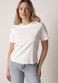 Born2be - Biały Bawełniany T-shirt w Klasycznym Stylu Hetita. Okazja: na co dzień. Kolor: biały. Materiał: bawełna. Wzór: haft. Styl: klasyczny #1