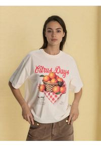 Sinsay - Bawełniana koszulka z nadrukiem pomarańczy - kremowy. Kolor: kremowy. Materiał: bawełna. Wzór: nadruk #1