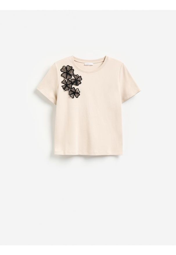Reserved - T-shirt z ozdobną aplikacją - beżowy. Kolor: beżowy. Materiał: bawełna, dzianina. Wzór: aplikacja