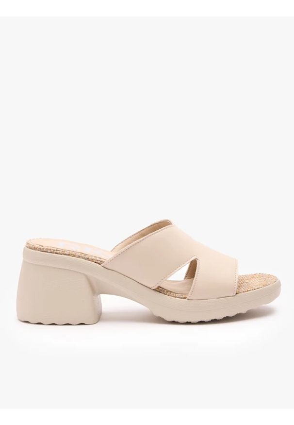 Ryłko - Kremowe klapki na obcasie z masywnym spodem. Okazja: na co dzień. Nosek buta: okrągły. Kolor: beżowy. Materiał: skóra. Obcas: na obcasie. Styl: casual, street, klasyczny. Wysokość obcasa: średni