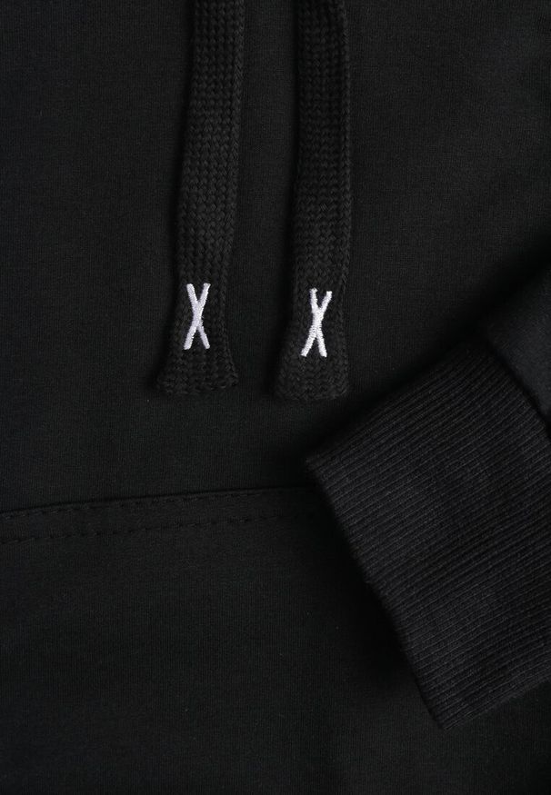 Renee - Czarna Bluza z Kapturem i Bawełną Ozdobiona Ściągaczami Evianae. Okazja: na co dzień, na spacer. Typ kołnierza: kaptur. Kolor: czarny. Materiał: bawełna. Długość rękawa: długi rękaw. Długość: długie. Wzór: aplikacja. Styl: casual