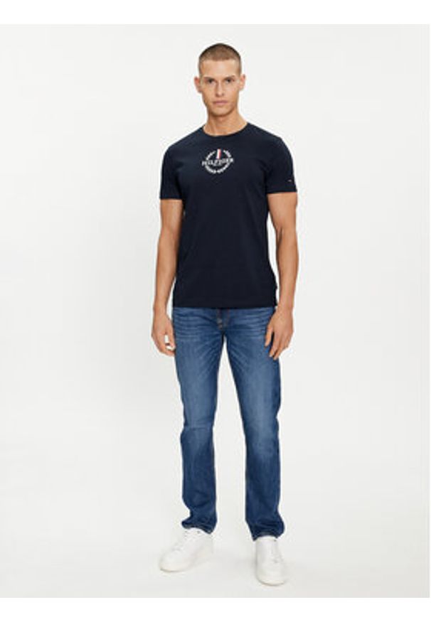 TOMMY HILFIGER - Tommy Hilfiger T-Shirt Global Stripe MW0MW34388 Granatowy Regular Fit. Kolor: niebieski. Materiał: bawełna