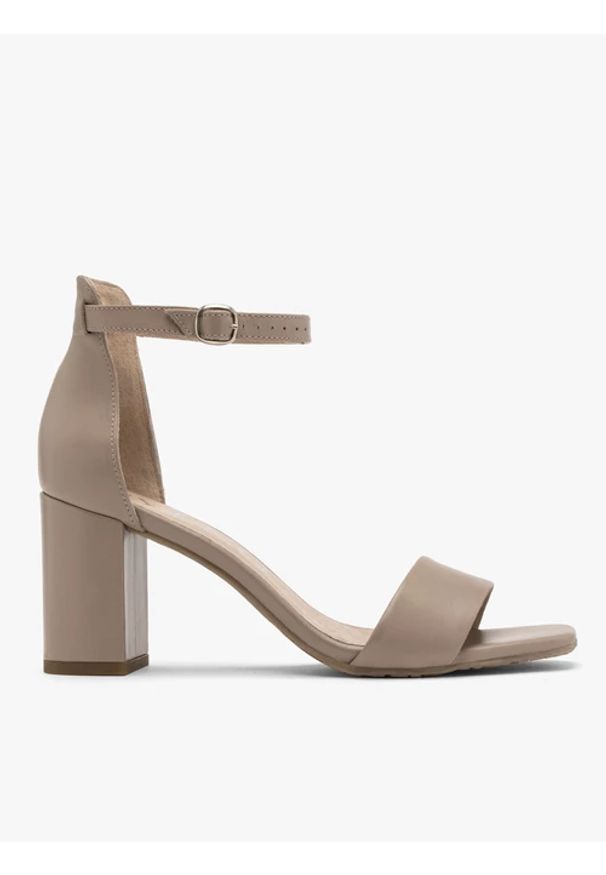 Ryłko - Beżowe sandały na słupku. Kolor: beżowy. Materiał: skóra. Obcas: na słupku. Styl: street. Wysokość obcasa: średni