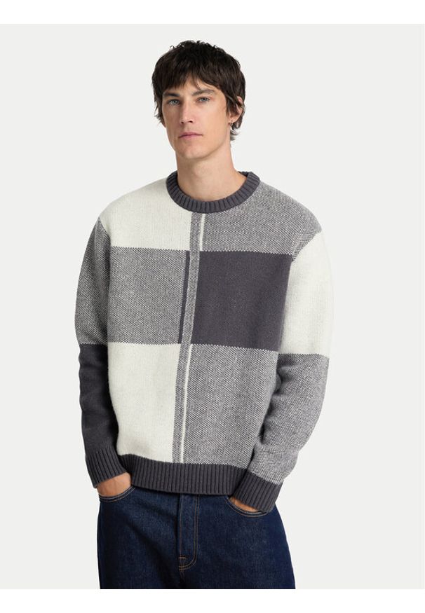 Selected Homme Sweter 16094557 Szary Relaxed Fit. Kolor: szary. Materiał: wełna