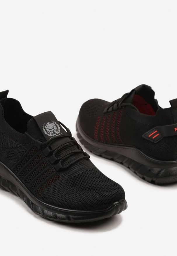 Born2be - Czarno-Czerwone Buty Sportowe Sneakersy z Ozdobnym Tłoczeniem Daviros. Okazja: na co dzień. Kolor: czarny. Materiał: jeans