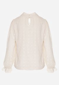 Born2be - Beżowa Bluzka Zdobiona Koronką Falbankami i Metaliczną Nicią Feralea. Okazja: na co dzień, do pracy, na spotkanie biznesowe. Typ kołnierza: kołnierz z falbankami. Kolor: beżowy. Materiał: koronka. Wzór: koronka, aplikacja. Styl: biznesowy, casual, elegancki #2