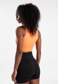 GORILLA WEAR - Olivia Bezszwowe Crop Top - Peach. Kolor: pomarańczowy, wielokolorowy, różowy. Sport: fitness