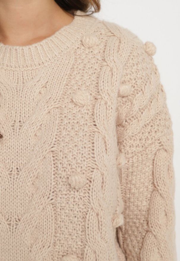 Born2be - Beżowy Sweter z Wiskozą i Wełną Aplikacją 3D i Tłoczeniem Vaishira. Kolor: beżowy. Materiał: wiskoza, wełna. Wzór: aplikacja. Sezon: zima