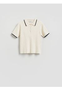 Reserved - Sweter polo z wiskozą - kremowy. Typ kołnierza: polo. Kolor: kremowy. Materiał: wiskoza