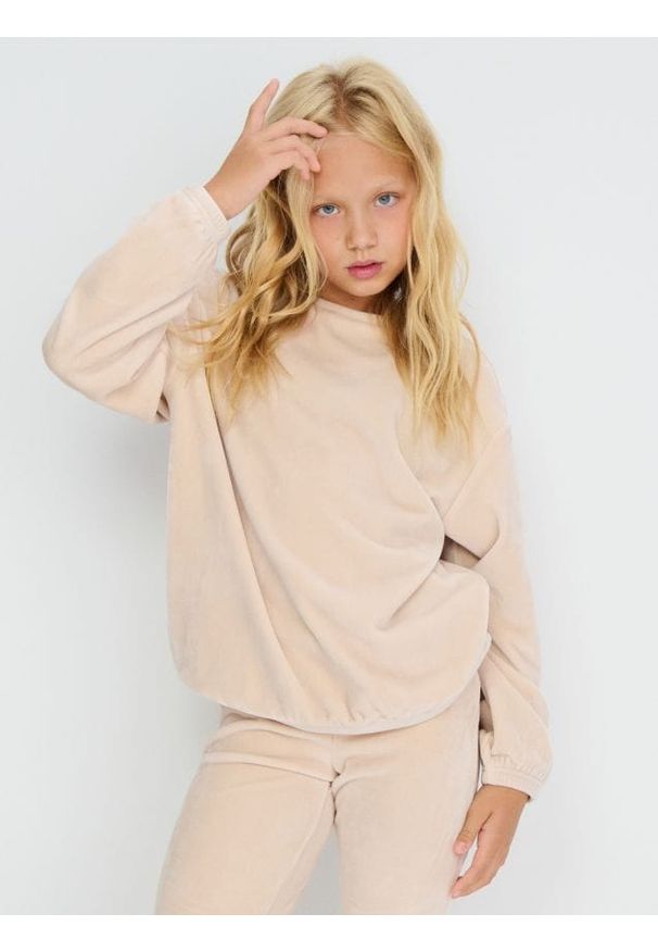 Sinsay - Welurowa bluza crewneck - beżowy. Kolor: beżowy. Materiał: welur