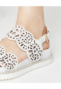 Baldinini - BALDININI - Białe skórzane sandały. Zapięcie: pasek. Kolor: biały. Materiał: skóra. Wzór: ażurowy, paski. Sezon: lato #2
