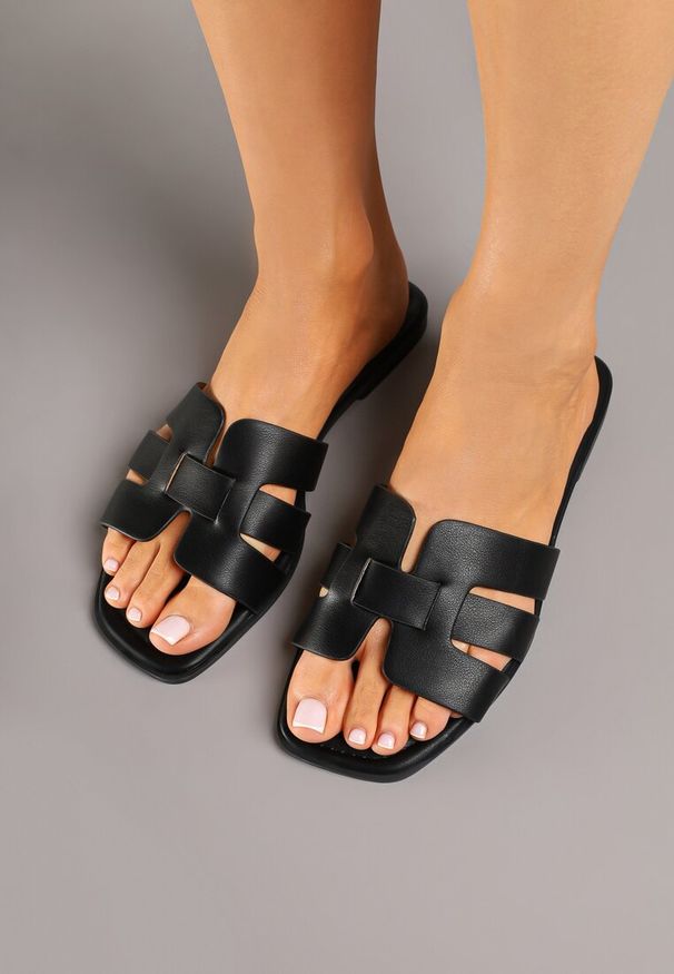 Renee - Czarne Klapki z Ozdobnymi Paskami Dovina. Okazja: na co dzień. Kolor: czarny. Sezon: lato. Styl: elegancki, klasyczny, casual