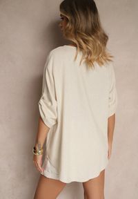 Renee - Jasnobeżowa Bluzka Oversize z Lnem i Wiskozą z Ozdobną Aplikacją Miliria. Okazja: na co dzień. Typ kołnierza: dekolt w serek. Kolor: beżowy. Materiał: len, wiskoza. Wzór: aplikacja. Styl: elegancki, casual