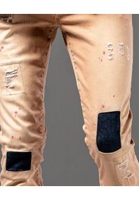 GUNS & TUXEDOS - Beżowe spodnie z przetarciami Dust Devil. Kolor: beżowy. Materiał: denim, bawełna, elastan. Styl: elegancki #2