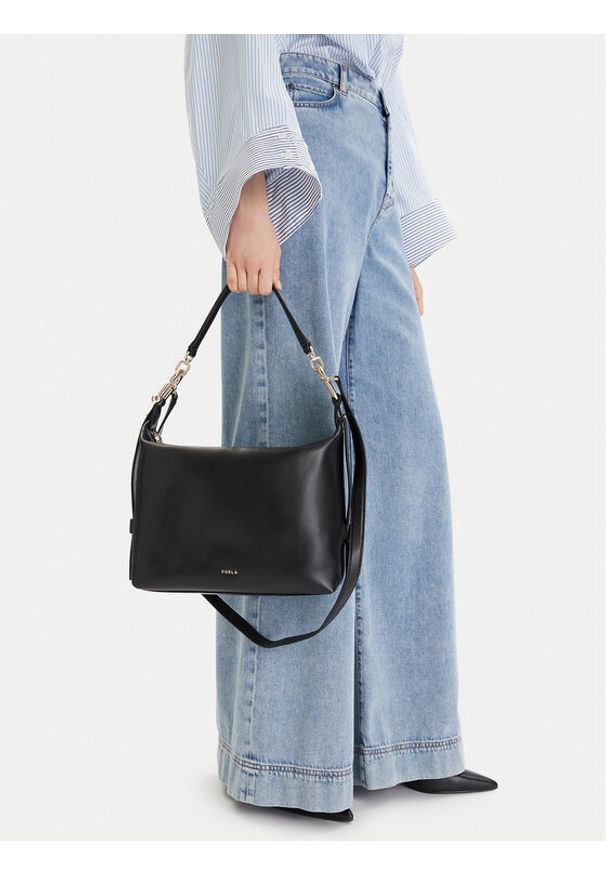 Furla Torebka Tonie M WB01964 A.0023 CN O6000 Czarny. Kolor: czarny. Materiał: skórzane