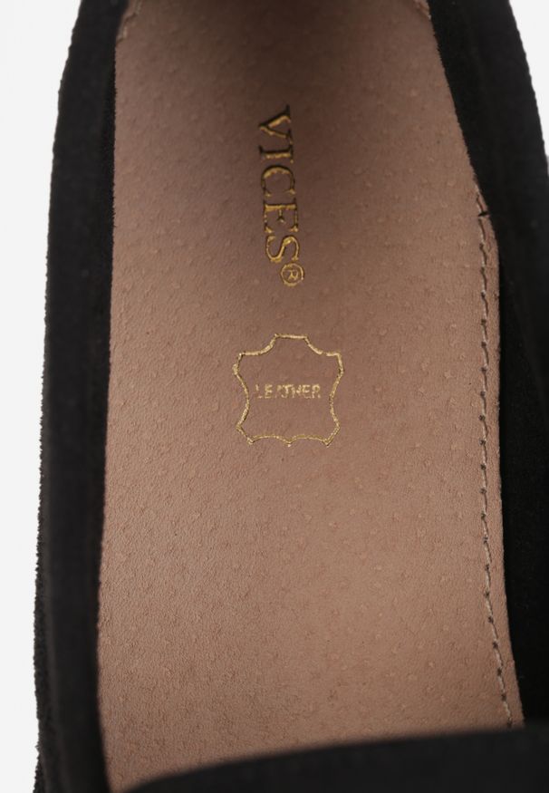 Renee - Czarne Mokasyny VICES z Wkładką ze Skóry Naturalnej i Metalicznym Elementem Alcimene. Nosek buta: okrągły. Kolor: czarny. Materiał: skóra. Obcas: na obcasie. Wysokość obcasa: niski