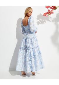 NEEDLE & THREAD - Letnia sukienka za kostki. Typ kołnierza: dekolt kwadratowy. Kolor: niebieski. Materiał: żakard, materiał. Wzór: kwiaty. Sezon: lato #4