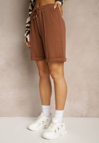 Renee - Brązowe Casualowe Szorty High Waist z Kieszeniami Wykończone Gumką Shezetta. Okazja: na co dzień. Stan: podwyższony. Kolor: brązowy. Materiał: materiał. Sezon: lato. Styl: casual