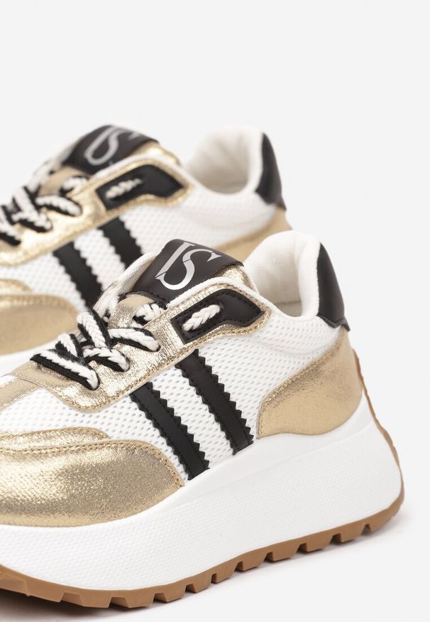 Renee - Biało-Złote Sneakersy Vices na Platformie z Metalicznymi Paskami Lenela. Okazja: na co dzień. Zapięcie: pasek. Kolor: biały. Materiał: jeans. Sezon: wiosna, lato. Obcas: na platformie