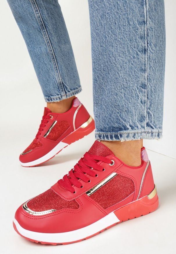 Born2be - Czerwone Sneakersy na Płaskiej Podeszwie Ozdobione Brokatem Mayna. Nosek buta: okrągły. Kolor: czerwony. Materiał: materiał. Wzór: aplikacja. Obcas: na płaskiej podeszwie