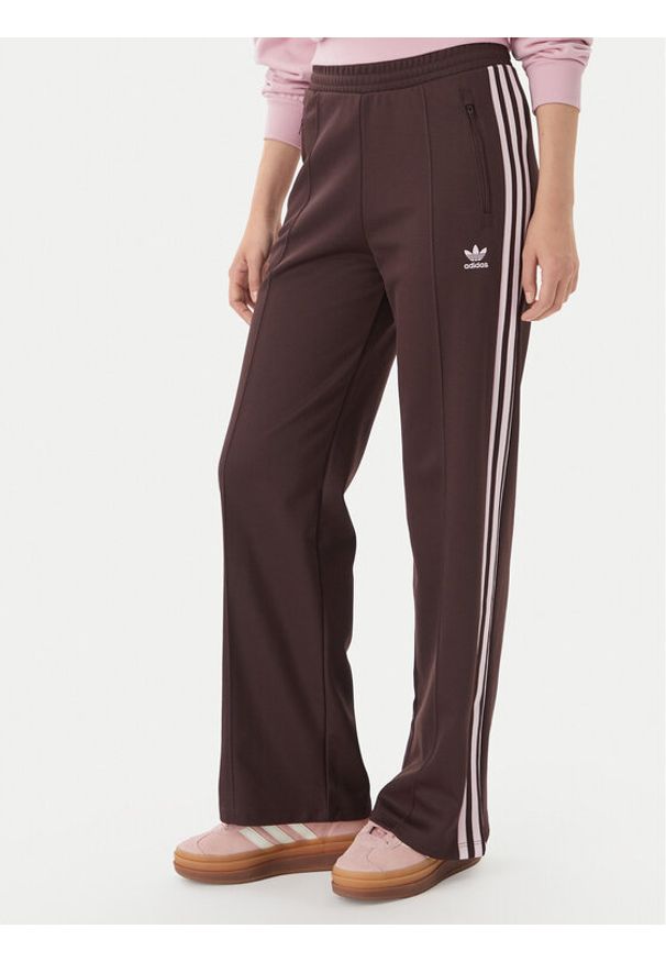 Adidas - adidas Spodnie dresowe Beckenbauer IR6093 Brązowy Regular Fit. Kolor: brązowy. Materiał: bawełna