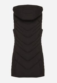 Born2be - Czarna Taliowana Kamizelka z Pikowanymi Przeszyciami i Kapturem Tuloria. Okazja: na spacer. Kolor: czarny. Materiał: jeans #3